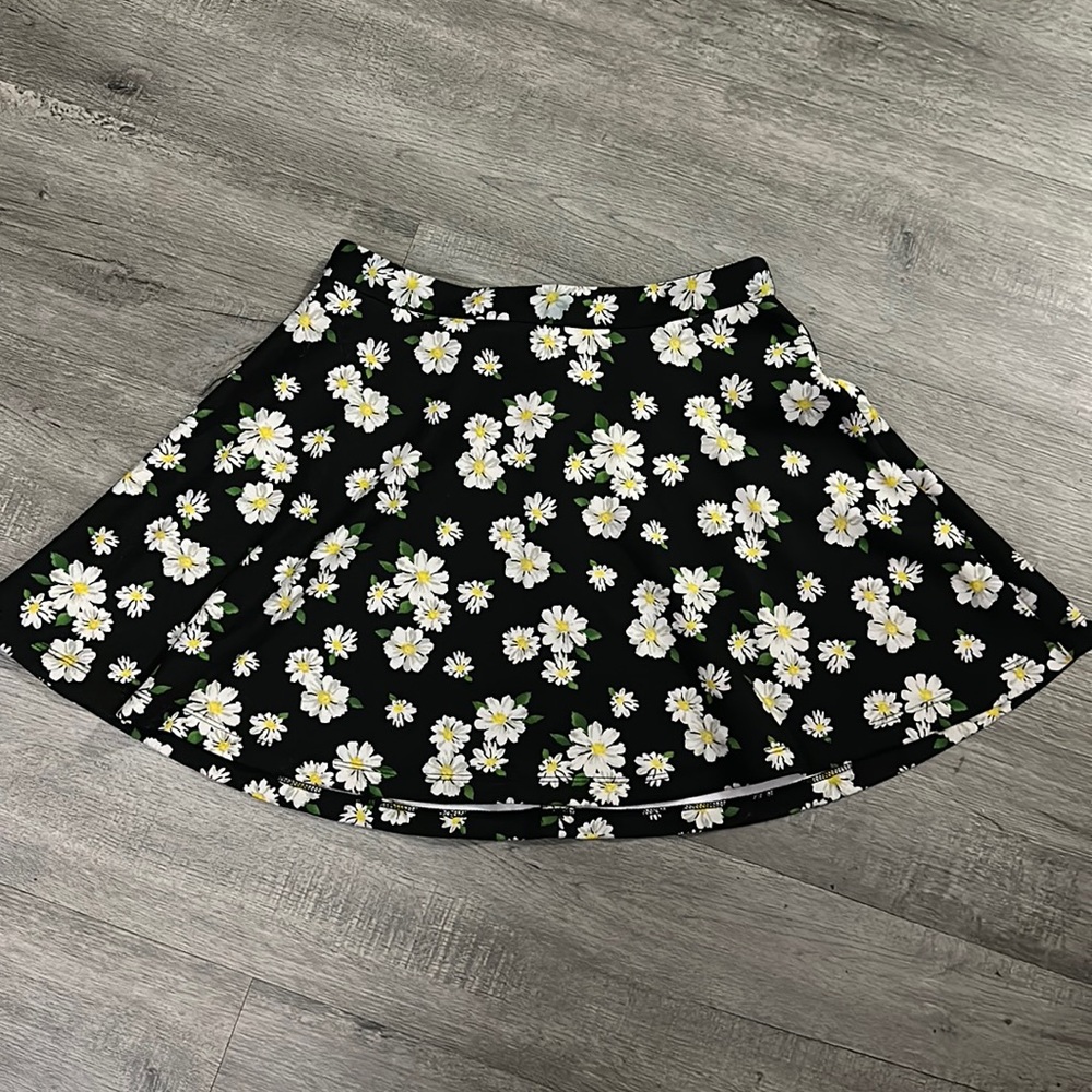 Forever 21 Daisy Floral Mini Skirt